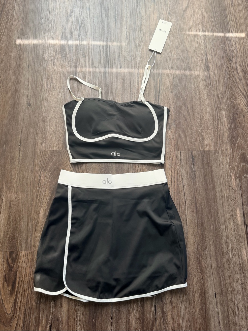 ALO Yoga Black and White Skirt Set - Picture 1 of 5
